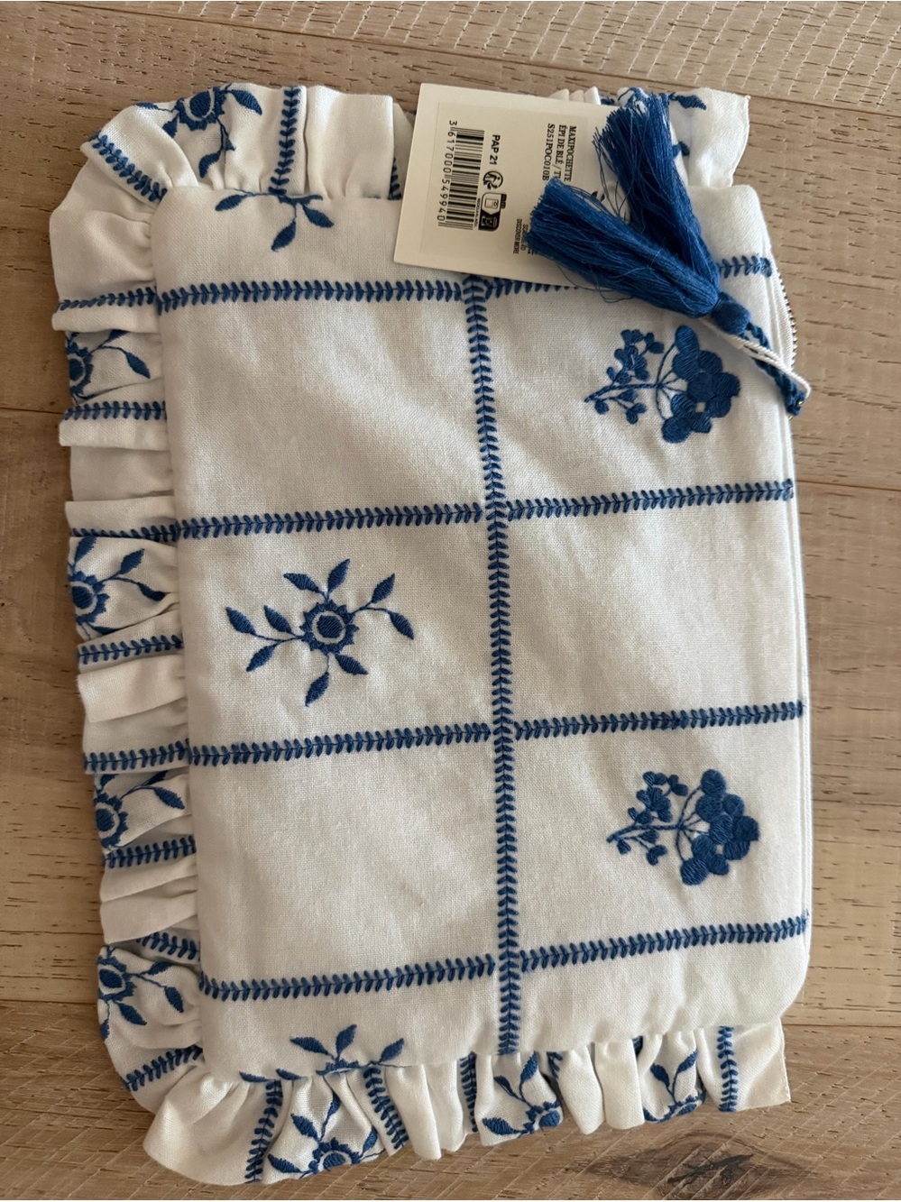 SEZANE MAXI FLAT POUCH. Ecru with Blue embroidery